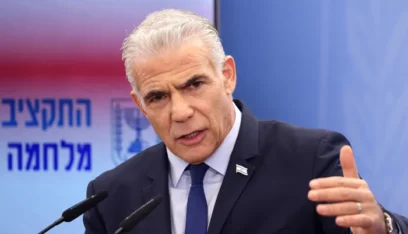 لابيد: حكومة نتنياهو لن تستطيع إدارة قطاع غزة
