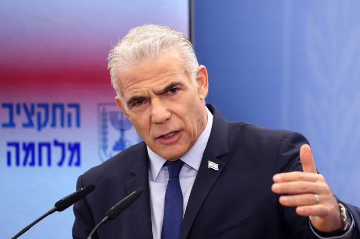 لابيد: حكومة نتنياهو لن تستطيع إدارة قطاع غزة