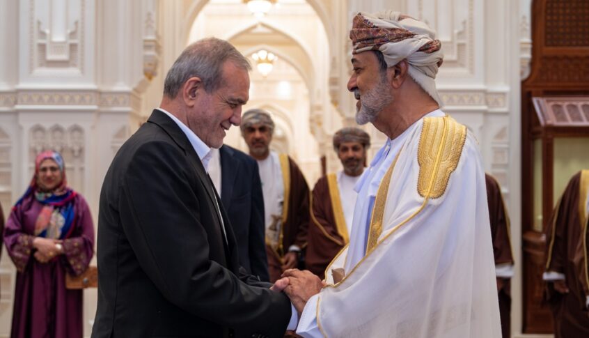 سلطان عمان يقيم غداء على شرف بزشكيان قبل توديعه