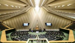 البرلمان الايراني لترامب: الخليج الفارسي هبة من الله وهو أرضنا وبیتنا