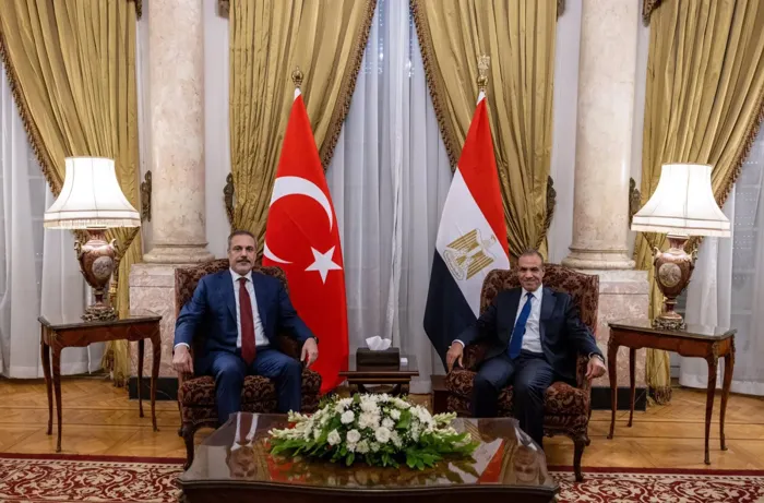 مصر وتركيا تبحثان حشد الدعم الدولي لخطة إعادة إعمار غزة