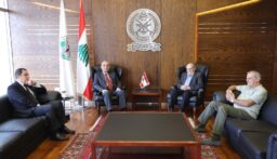 وزير الدفاع التقى سفير دولة فلسطين واستقبل المفتش العام في الجيش
