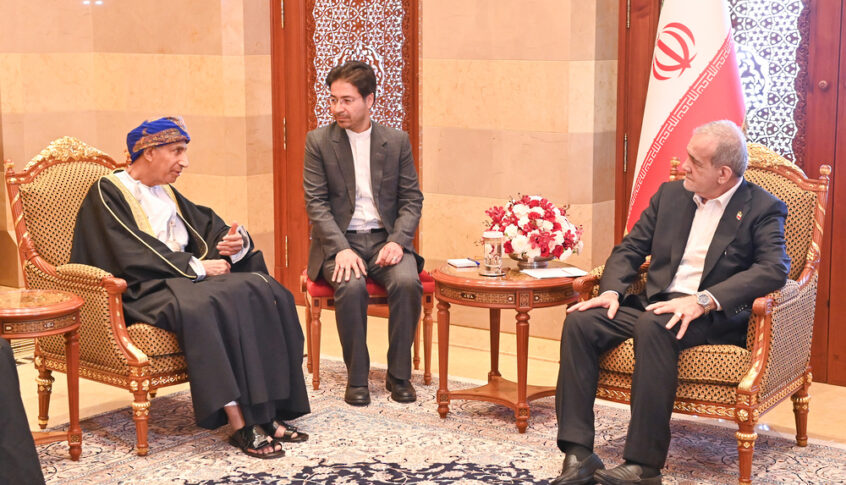 بزشكيان التقى في مسقط نائب رئيس الوزراء العماني ووزير الخارجية