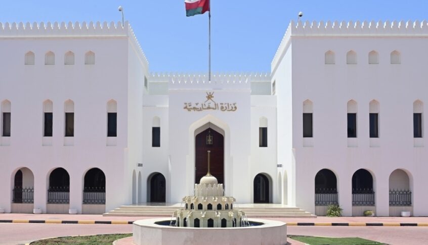 سلطنة عمان تشيد بدور ترامب في اتفاق وقف النار