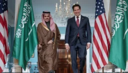 قبيل زيارة ترمب.. وزيرا الخارجية السعودي والأميركي يبحثان “الشراكة الاستراتيجية” هاتفياً