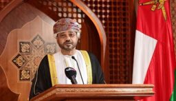 عُمان: نأمل في الأيام المقبلة التوصّل إلى حل للقضايا العالقة