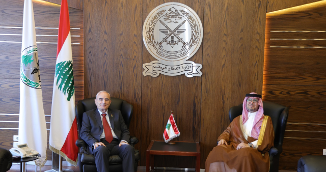 وزير الدفاع عرض مع بخاري ودبور الاوضاع في لبنان والمنطقة