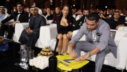 رونالدو يوجه رسالة تهنئة لنجوم بلاده