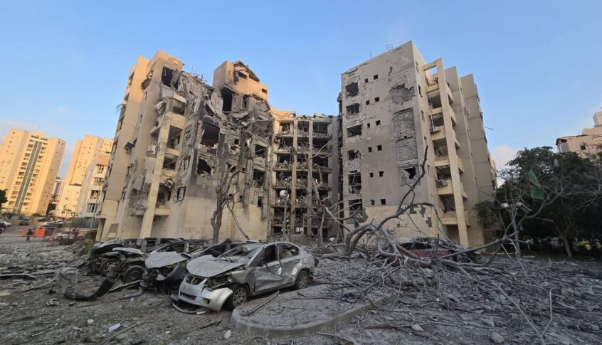 وسائل إعلام إسرائيلية: 3 قتلى وعدد من الجرحى في حصيلة أولية جراء القصف الإيراني على بئر السبع
