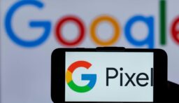 غوغل تطرح هاتفا يعمل مع الذكاء الاصطناعي ويتصل بالأقمار الصناعية