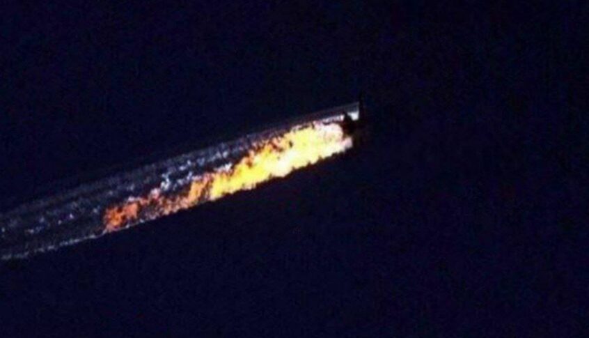 صورة اولية لحظة اصابة المقاتلة الاسرائيلية ويرجح انها من نوع F16