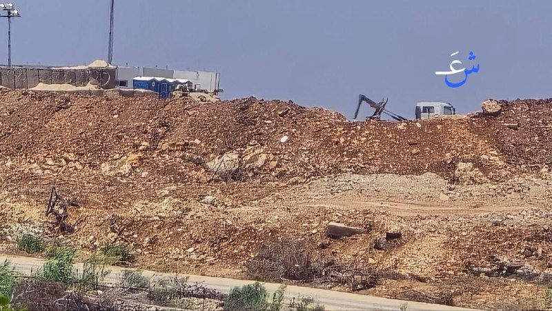 العدو ينقل بلوكات اسمنتية لتحصين الموقع العسكري المستحدث داخل الاراضي اللبنانية بمحاذاة الطريق الرابط بين حولا ومركبا