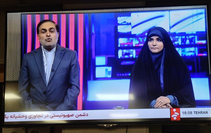 إيران: مذيعة التلفزيون الإيراني سحر إمامي تعود إلى عملها بعد دقائق من تعرّض الاستوديوهات للقصف الإسرائيلي