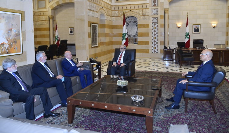 سلام استقبل العريضي وعرض مع حيدر والنابلسي موضوع مسح أضرار العدوان على لبنان
