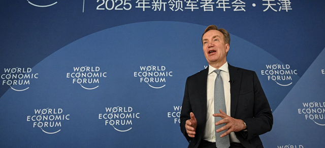 رئيس WEF: الوضع الجيوسياسي الحالي هو الأكثر تعقيدا منذ عقود