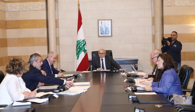 رئيس الحكومة يترأس اجتماعًا للمجلس الأعلى للخصخصة ويلتقي وفدًا من “عائلات ضحايا زوارق الموت في الشمال”