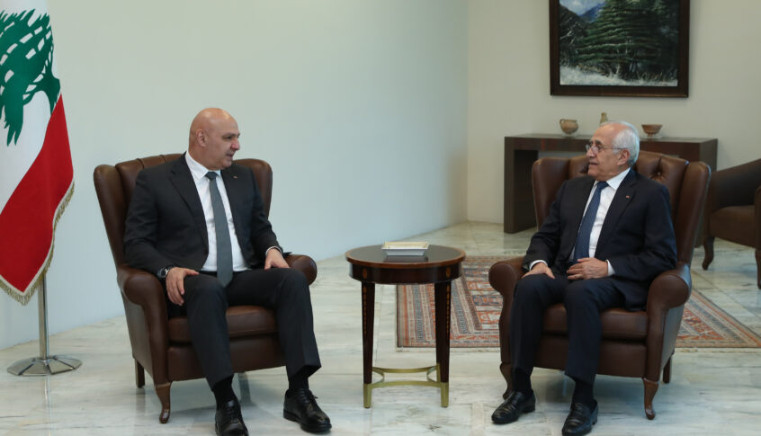 الرئيس عون عرض مع الرئيس سليمان لزيارة موفد الرئيس الأميركي والتطورات واستعرض مع  السفير دبور الأوضاع الفلسطينية