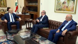 الرئيس عون تابع التطورات الإقليمية والإجراءات المتعلقة بتأمين عودة اللبنانيين الى بيروت
