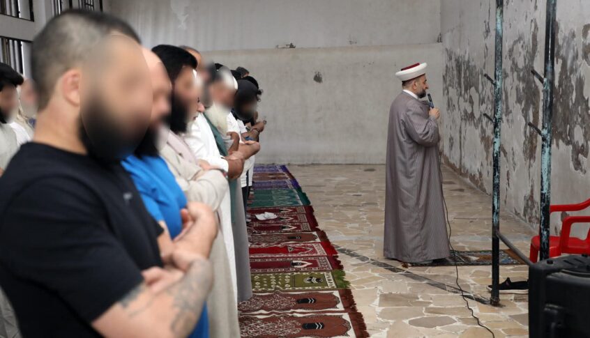 صلاة عيد الأضحى المبارك في سجن رومية برعاية هيئة رعاية السجناء وأسرهم التابعة لدار الفتوى