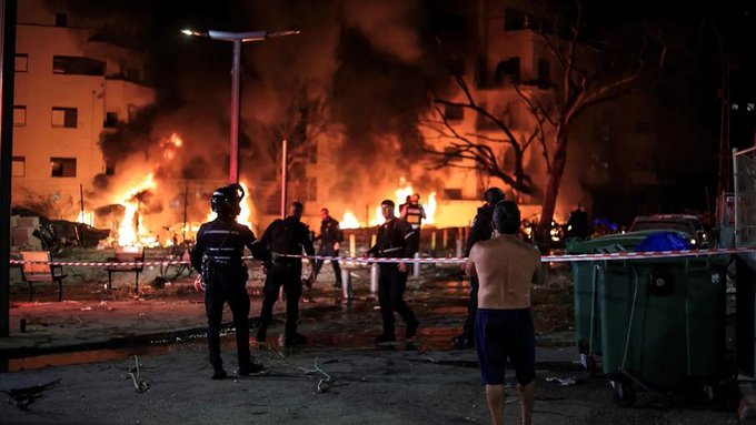أمبري البريطانية للأمن البحري: اندلاع حرائق عند محطة للطاقة قرب ميناء حيفا