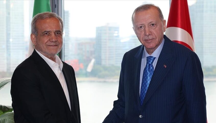 أردوغان وبزشكيان يتشاوران هاتفياً في قضايا إقليمية ودولية