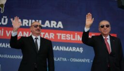 أردوغان وعلييف يشاركان بحفل تسليم منازل لمتضرّري الزلزال
