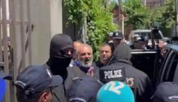 بعد محاولة الانقلاب…أرمينيا تعتقل الزعيم الديني باغرات غالستانيان