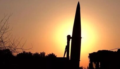 إعلام العدو: إطلاق نحو 15 صاروخًا إيرانيًا وسقوط شظايا من الصواريخ الإعتراضية في عدة مواقع