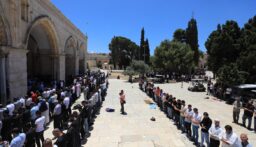 45 ألفا يؤدّون صلاة الجمعة في المسجد الأقصى