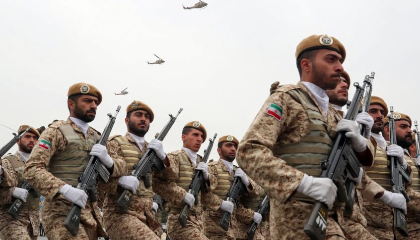 قائد القوات البرية بالجيش الإيراني: استهدفنا مواقع داخل الكيان الصهيوني بعشرات المسيرات خلال اليومين الماضيين