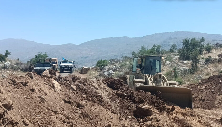 بالصور: الجيش يزيل سواتر ترابية أقامها العدو الإسرائيلي في خراج بلدة شبعا – حاصبيا