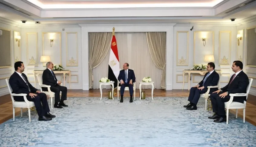 السيسي مستقبلاً خليفة حفتر: استقرار ليبيا أمن قومي لمصر