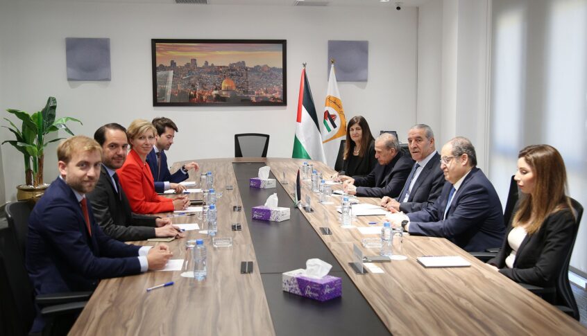 مباحثات فلسطينية فرنسية في رام الله لوقف حرب غزة والاعتراف بفلسطين