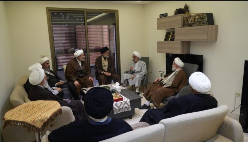 بعد حادثة الاعتداء عليه في منطقة حارة حريك…وفد علمائي من حزب الله زار الشيخ ياسر عودة للإطمئنان