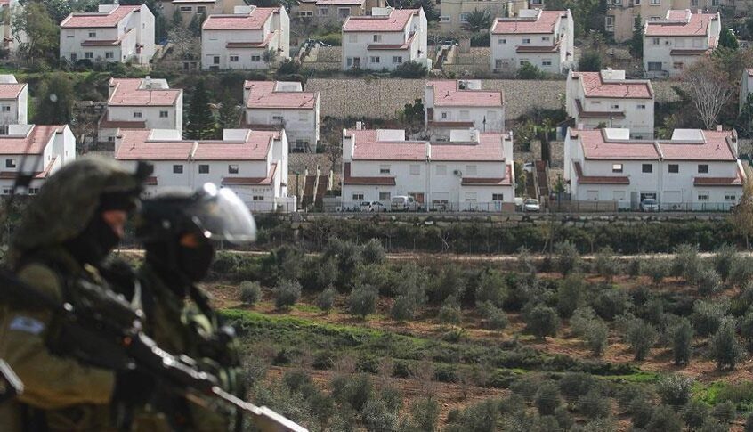 إسرائيل تصادر 800 دونم من الأراضي الفلسطينية وسط الضفة الغربية