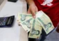 العملة الإيرانية تهوي 10% مقابل الدولار منذ بدء الهجمات الإسرائيلية