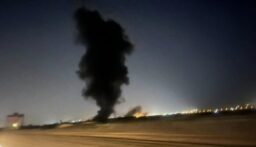 انفجار قرب حاجز أمني على الطريق بين مدينتي قم وطهران في إيران