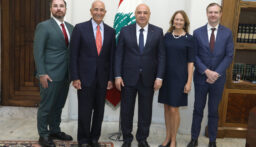 الرئيس عون أكد لباراك تطلع لبنان إلى دعم واشنطن لاعادة النهوض ووقف الاعمال العدائية وانسحاب الاسرائيلي من الجنوب