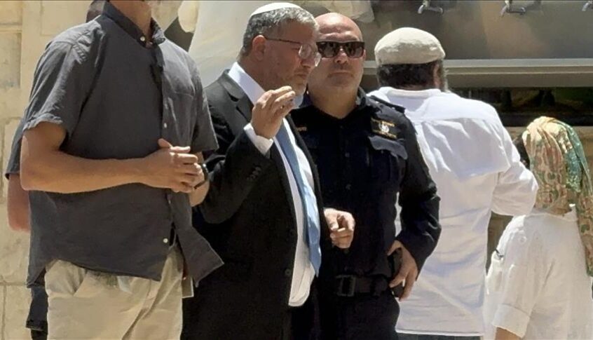 بن غفير يجدّد اقتحامه لباحات المسجد الأقصى