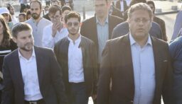هاكابي يلتقي بن غفير وسموتريتش وينتقد عقوبات دول بحقّهما