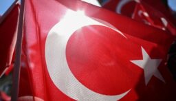 تركيا تأمل بأن يتم في نهاية المطاف لقاء بين بوتين وزيلينسكي