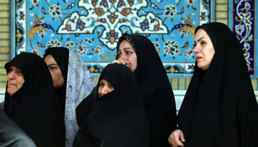 تشييع تاريخي لقادة إيران وعلمائها السبت