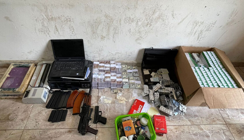 مقتل أحد المطلوبين الخطرين بعد إطلاقه النار على دورية من الجيش أثناء دهم منزله في بريتال – بعلبك