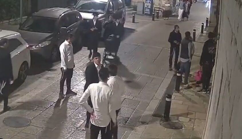 ‎مستعمرون يعتدون على دير الأرمن في القدس المحتلة