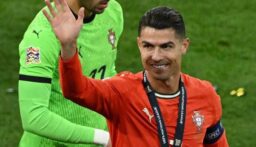 رونالدو يقدّم “هدية استثنائية” للبرتغال ليتفوق على منتخب الأرجنتين