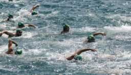 الكندية سمر ماكنتوش تسجل رقماً عالمياً في سباق 400 متر سباحة حرّة