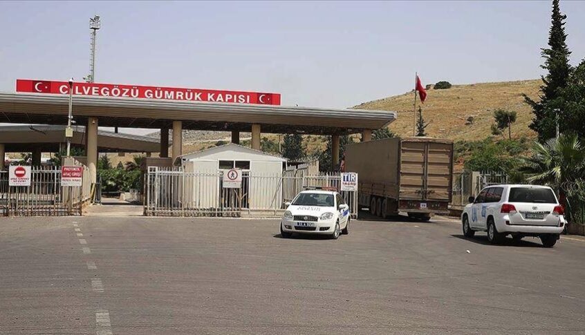 لتعطّل الرحلات الجوية.. تركيا تفتح المنافذ البرّية للقادمين من سوريا
