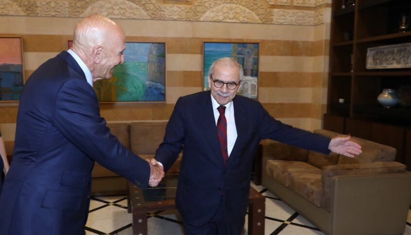 سلام أكد لباراك تمسّك لبنان بخيار الأمن والاستقرار ورفض الانجرار إلى الحرب الدائرة في الإقليم