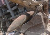 بالصورة: الجيش اللبناني عمل على سحب صاروخ من مخلفات العدوان الإسرائيلي في الضاحية الجنوبية