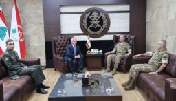 قائد الجيش استقبل كبير مستشاري وزارة الدفاع البريطانية لشؤون الشرق الأوسط والسفيرين الفرنسي والارمني
